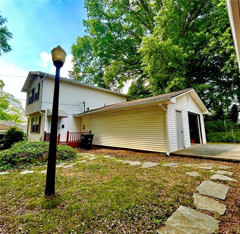 Image 6 of property listing at 409 Stonewall Street, Cartersville, GA 30120
