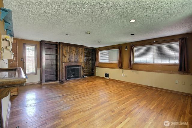 1121 Military Road E, Tacoma, WA 98445