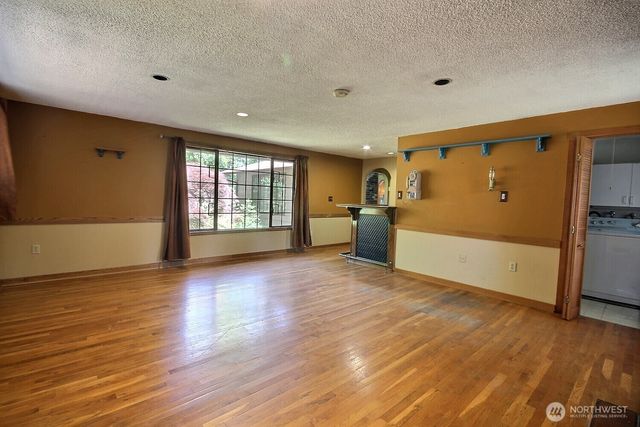 1121 Military Road E, Tacoma, WA 98445
