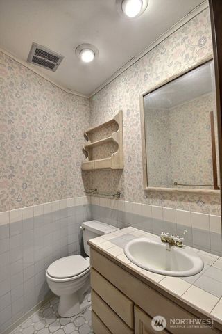 1121 Military Road E, Tacoma, WA 98445