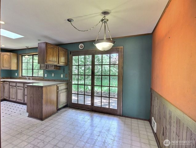 1121 Military Road E, Tacoma, WA 98445
