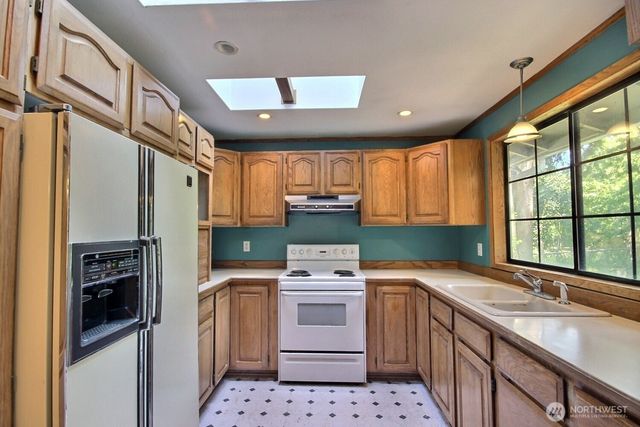 1121 Military Road E, Tacoma, WA 98445