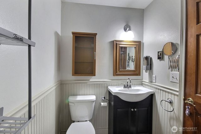 1121 Military Road E, Tacoma, WA 98445