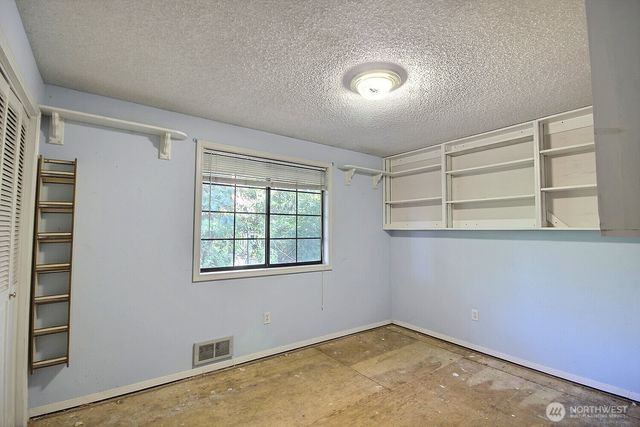 1121 Military Road E, Tacoma, WA 98445