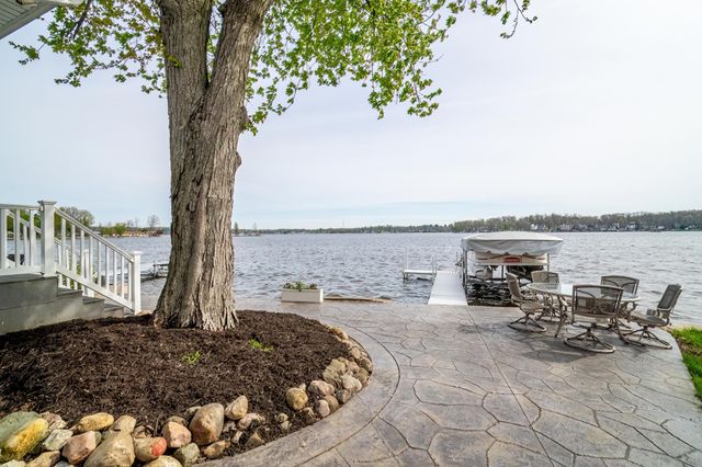 980 Lane 221B Hamilton Lake, Hamilton, IN 46742