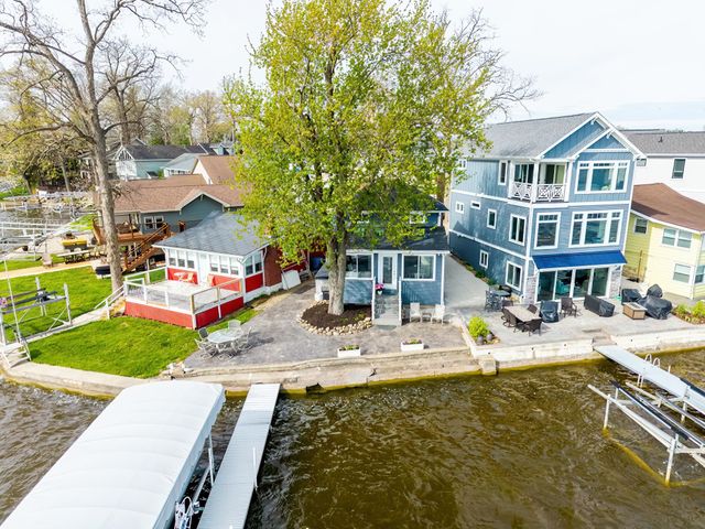 980 Lane 221B Hamilton Lake, Hamilton, IN 46742