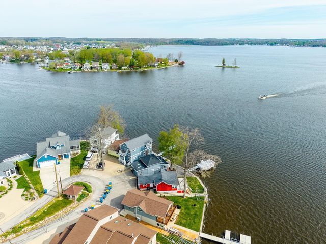 980 Lane 221B Hamilton Lake, Hamilton, IN 46742