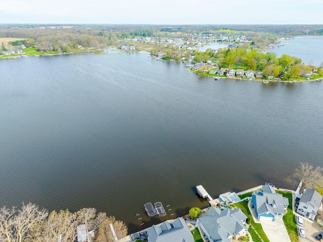 980 Lane 221B Hamilton Lake, Hamilton, IN 46742