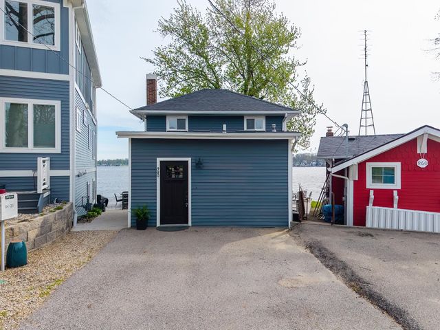 980 Lane 221B Hamilton Lake, Hamilton, IN 46742