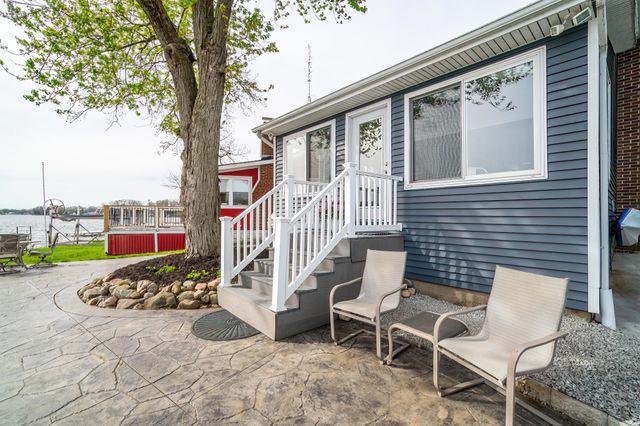 980 Lane 221B Hamilton Lake, Hamilton, IN 46742
