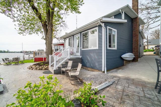 980 Lane 221B Hamilton Lake, Hamilton, IN 46742