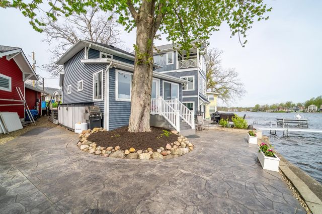 980 Lane 221B Hamilton Lake, Hamilton, IN 46742