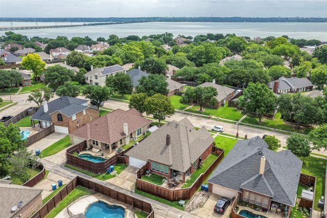 6017 Baskerville Drive, Rowlett, TX 75087