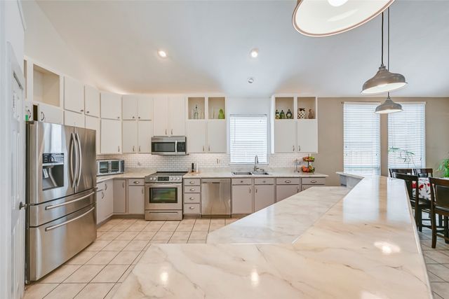 6017 Baskerville Drive, Rowlett, TX 75087