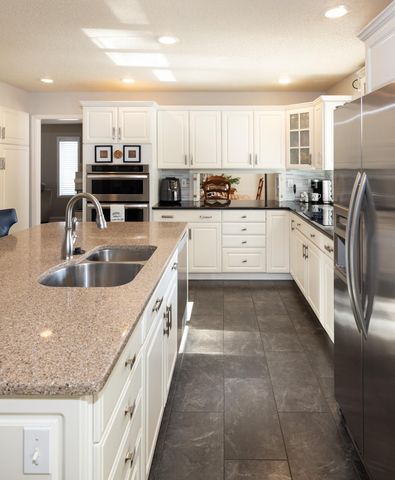 916 42nd Avenue N, Fargo, ND 58102