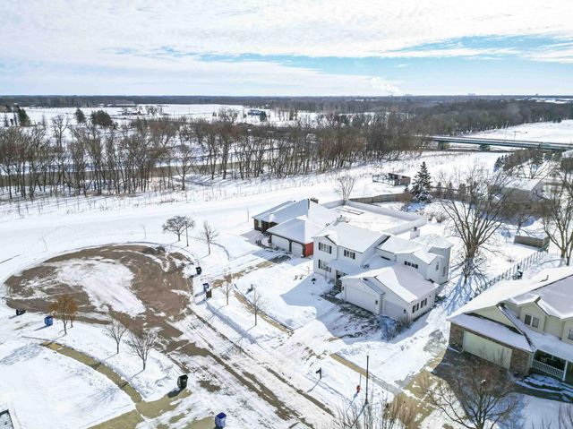 916 42nd Avenue N, Fargo, ND 58102