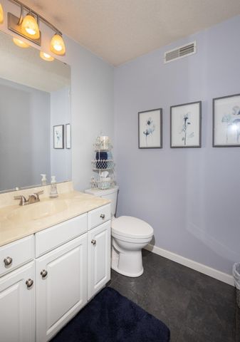 916 42nd Avenue N, Fargo, ND 58102