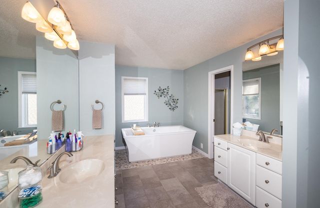 916 42nd Avenue N, Fargo, ND 58102