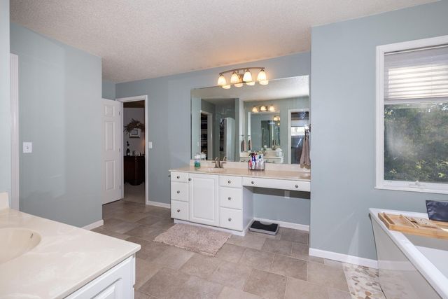 916 42nd Avenue N, Fargo, ND 58102