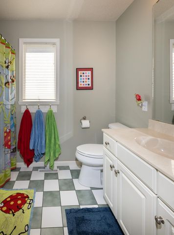 916 42nd Avenue N, Fargo, ND 58102