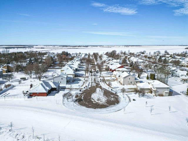 916 42nd Avenue N, Fargo, ND 58102