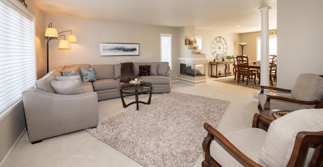 916 42nd Avenue N, Fargo, ND 58102