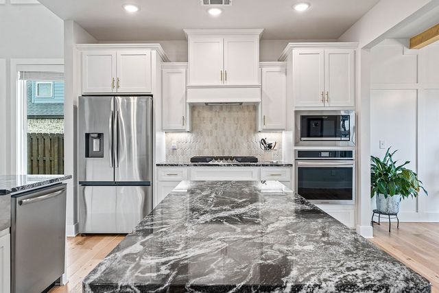 1200 Montieri Drive, Centerton, AR 72719