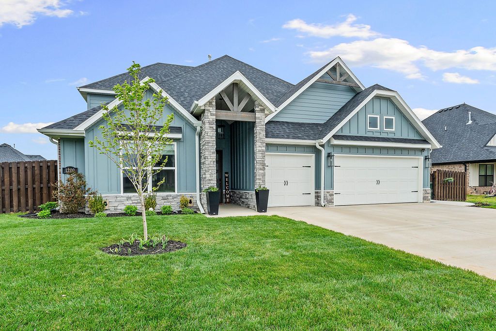 1200 Montieri Drive, Centerton, AR 72719