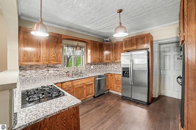 220 N Main Street, St Louis, MI 48880