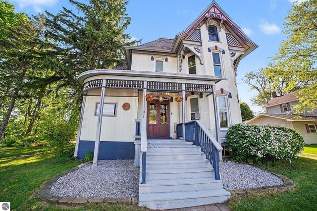 220 N Main Street, St Louis, MI 48880