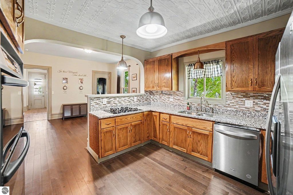 Image 13 of property listing at 220 N Main Street, St Louis, MI 48880