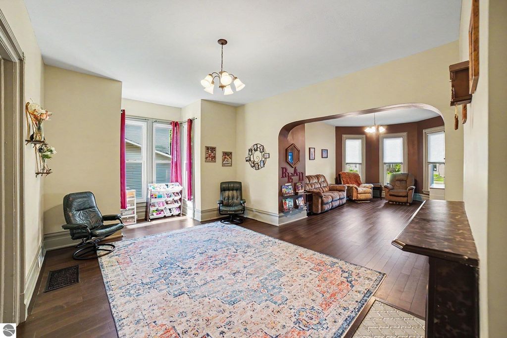 Image 7 of property listing at 220 N Main Street, St Louis, MI 48880