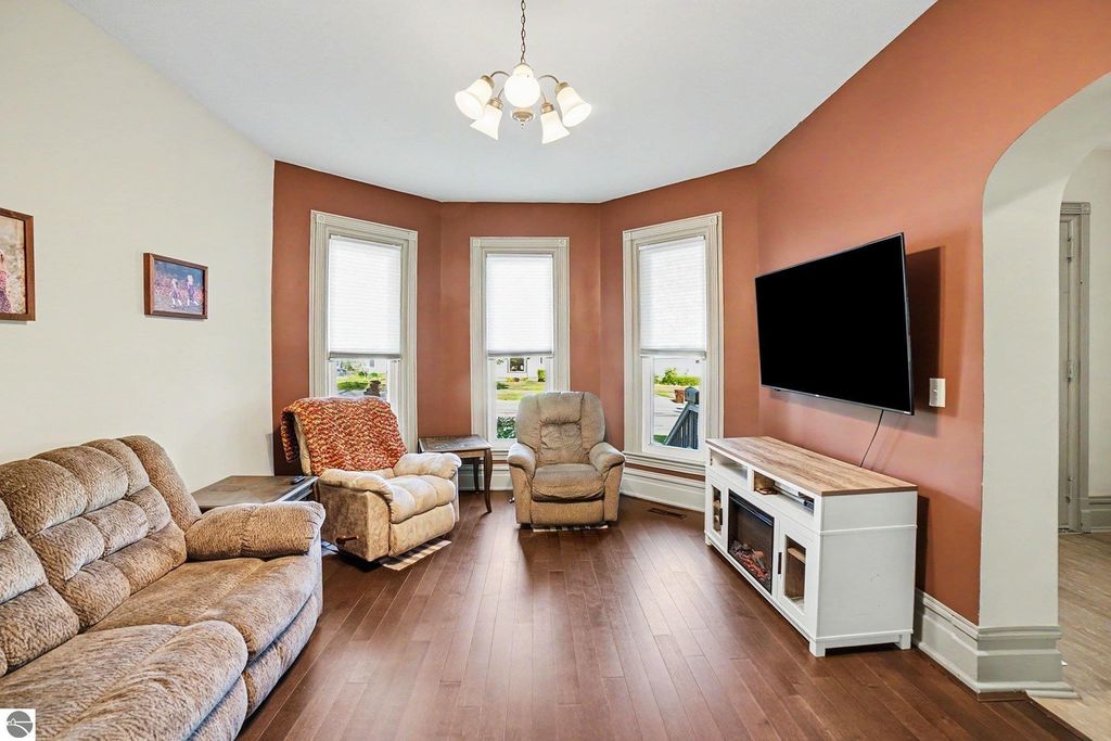 Image 8 of property listing at 220 N Main Street, St Louis, MI 48880