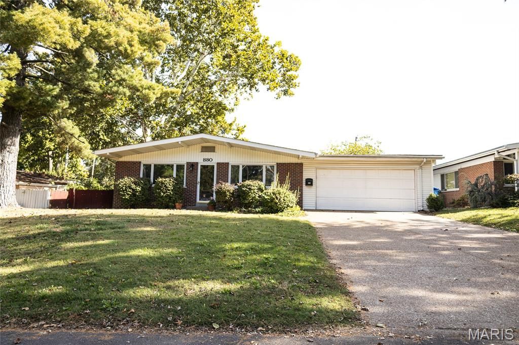 880 Preakness Lane, Florissant, MO 63033