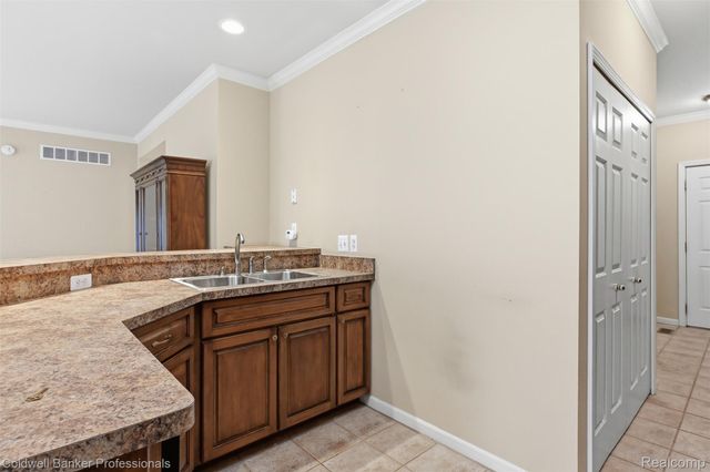 1678 Cassady Place Drive 29, Plymouth, MI 48170