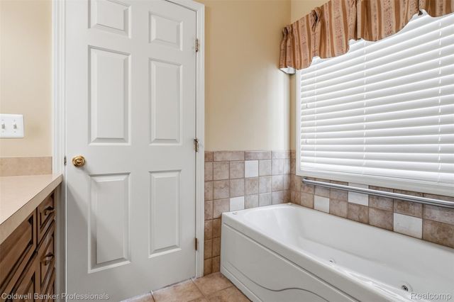 1678 Cassady Place Drive 29, Plymouth, MI 48170