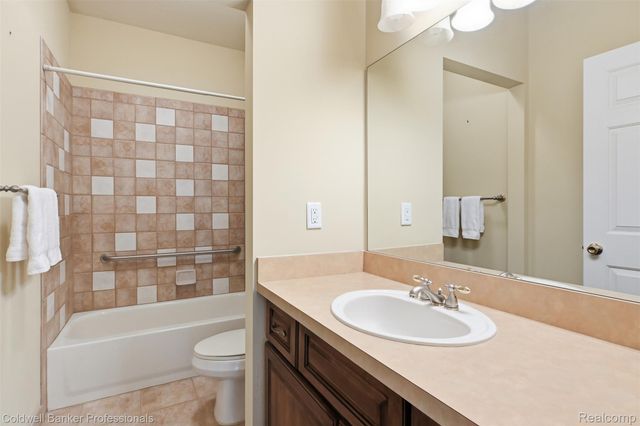 1678 Cassady Place Drive 29, Plymouth, MI 48170