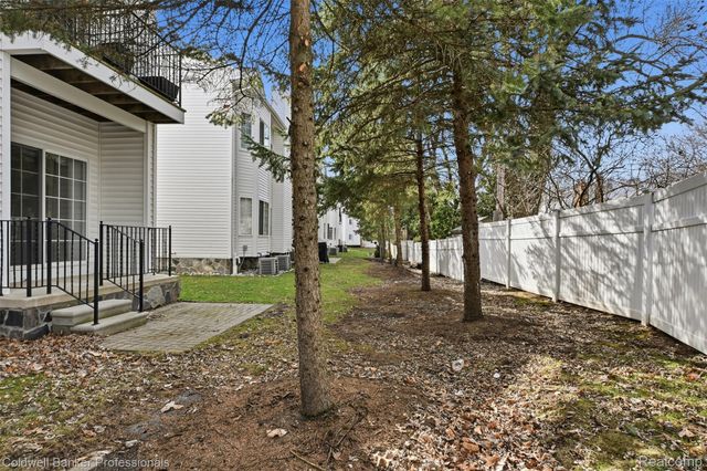 1678 Cassady Place Drive 29, Plymouth, MI 48170