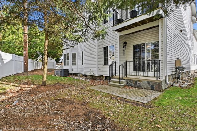 1678 Cassady Place Drive 29, Plymouth, MI 48170