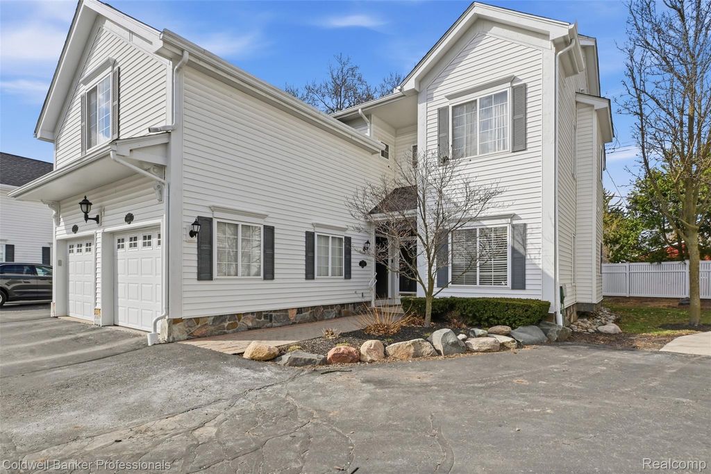 1678 Cassady Place Drive 29, Plymouth, MI 48170