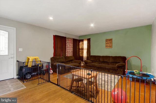 4 HILL ST, Hanover, PA 17331
