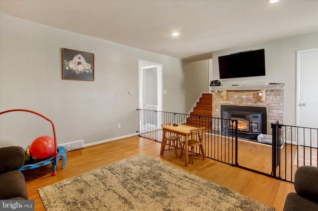 4 HILL ST, Hanover, PA 17331