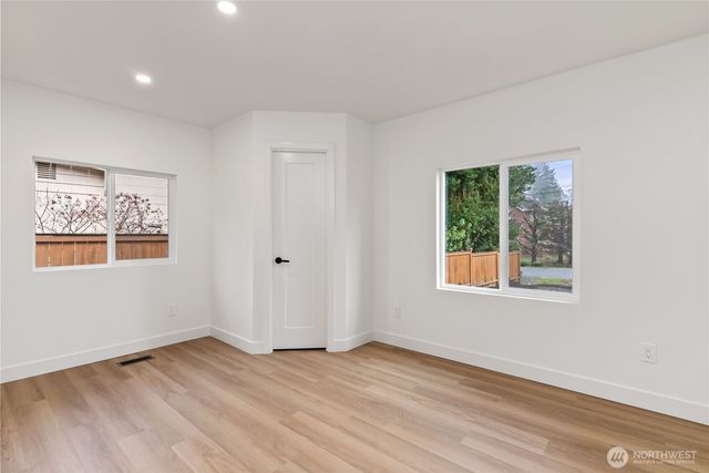 35851 12th Avenue SW, Federal Way, WA 98023