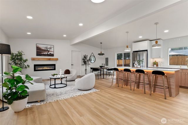 35851 12th Avenue SW, Federal Way, WA 98023