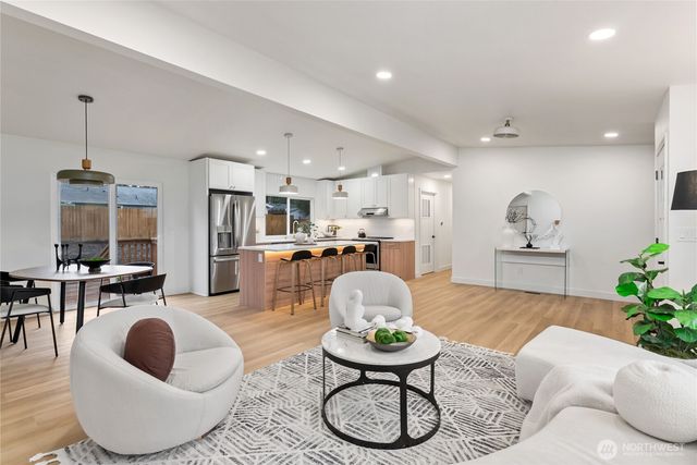 35851 12th Avenue SW, Federal Way, WA 98023