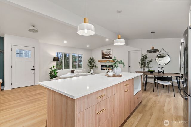 35851 12th Avenue SW, Federal Way, WA 98023