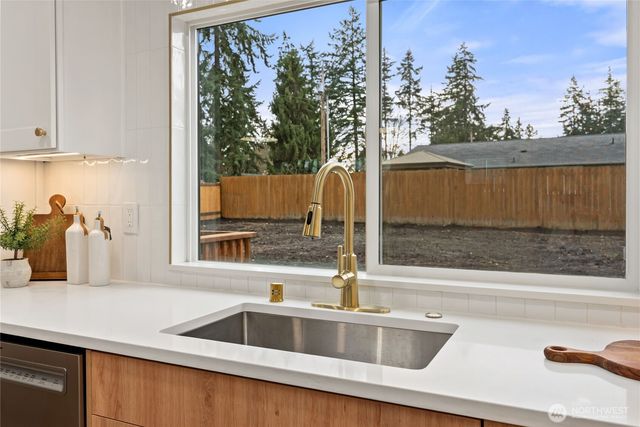 35851 12th Avenue SW, Federal Way, WA 98023