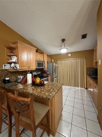 7792 W 29th Way 202, Hialeah, FL 33018