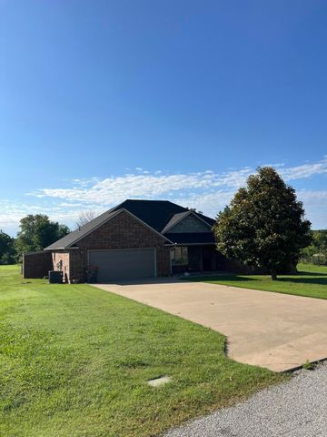 1704 Estates Drive, Grove, OK 74344