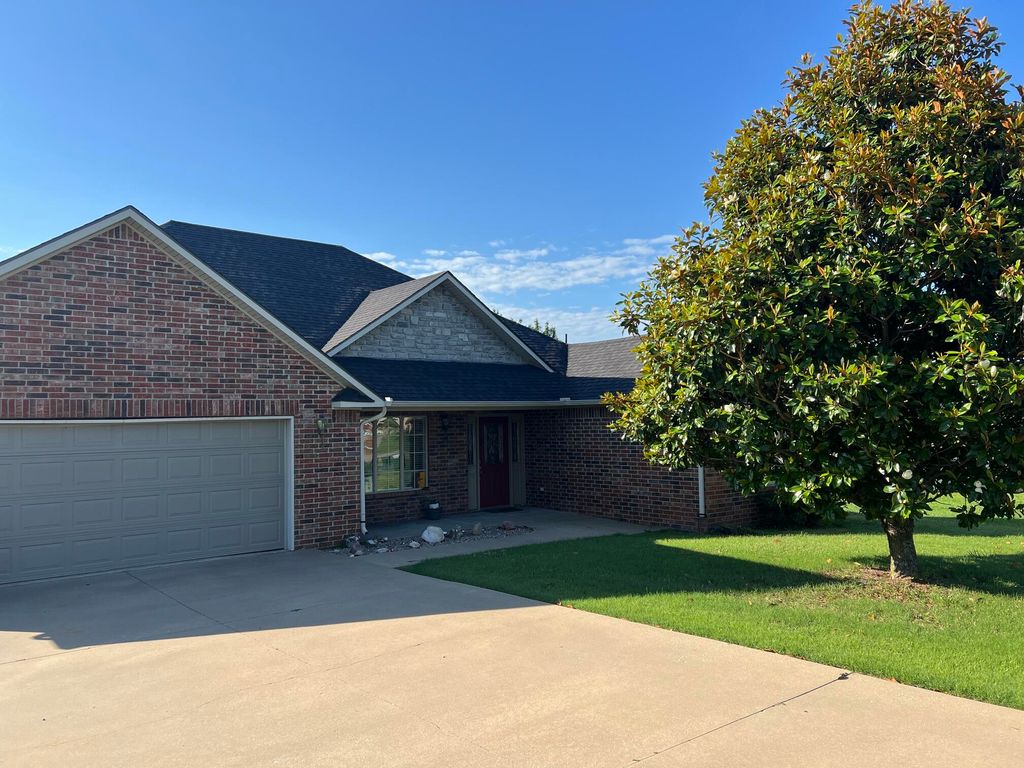 1704 Estates Drive, Grove, OK 74344